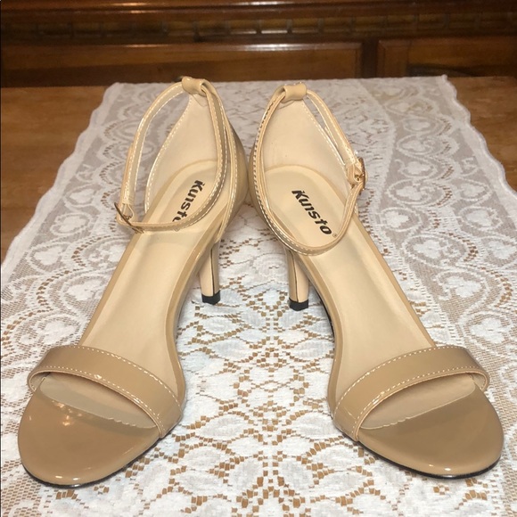 kunsto Shoes - KUNSTO DRESS COMFORT SANDALS IN NUDE PATENT - SZ 8
